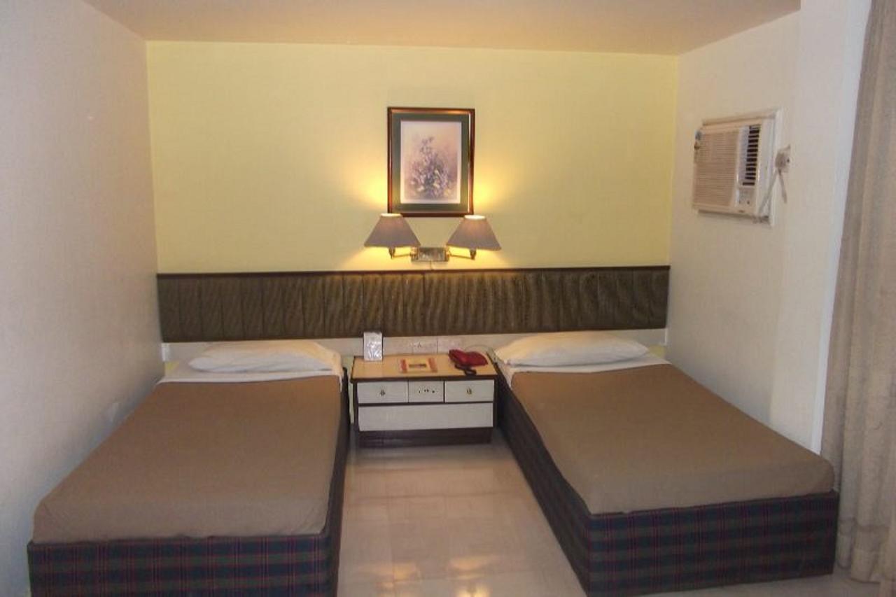 Hotel Bluehill Bhavnagar Eksteriør bilde