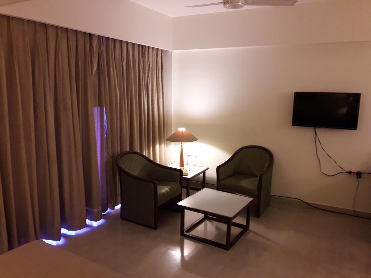 Hotel Bluehill Bhavnagar Eksteriør bilde