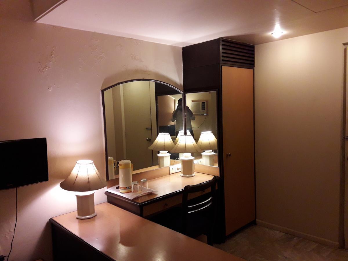 Hotel Bluehill Bhavnagar Eksteriør bilde