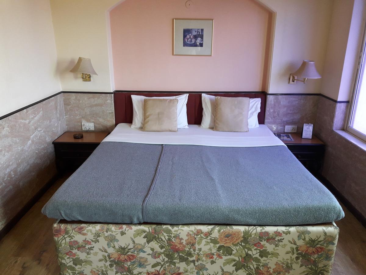 Hotel Bluehill Bhavnagar Eksteriør bilde