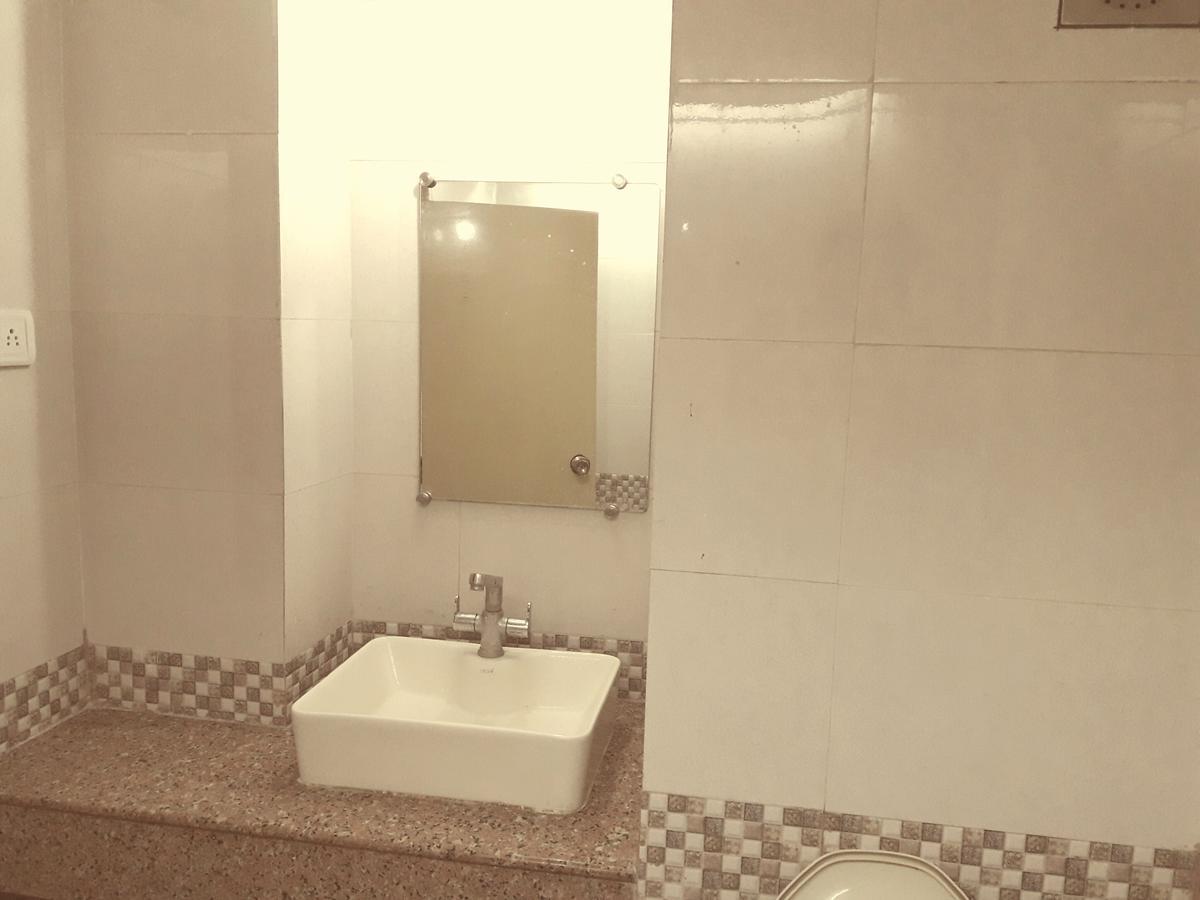 Hotel Bluehill Bhavnagar Eksteriør bilde