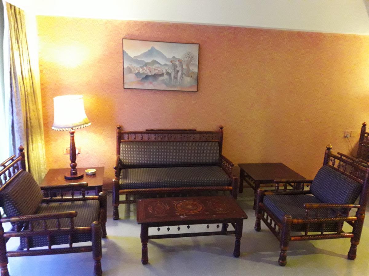Hotel Bluehill Bhavnagar Eksteriør bilde